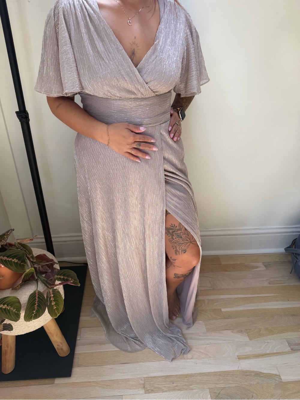 Betsy & Adam Polly Metallic Flutter Sleeve Gown Dress Silver Champagne 6 EUC